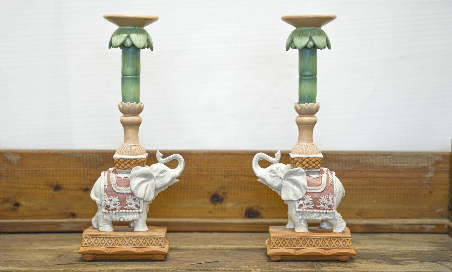 Kandelaar - Olifant roze/groen - Polyresin - 34,50 cm